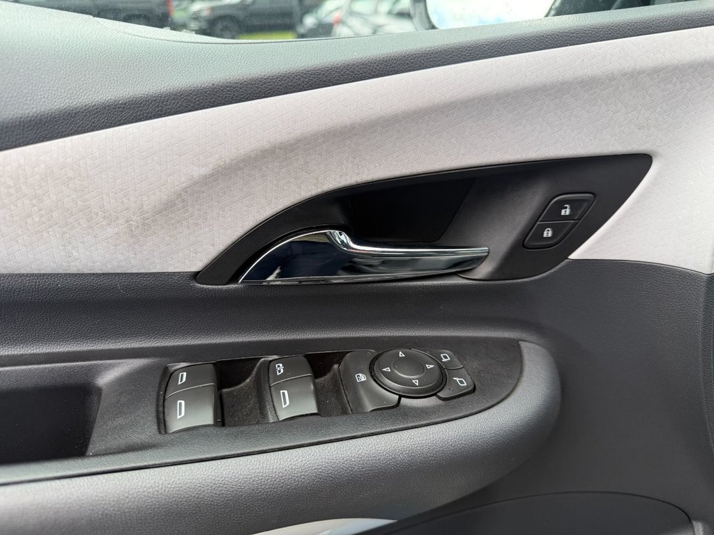 2019 Chevrolet Bolt EV in Victoriaville, Quebec - 15 - w1024h768px