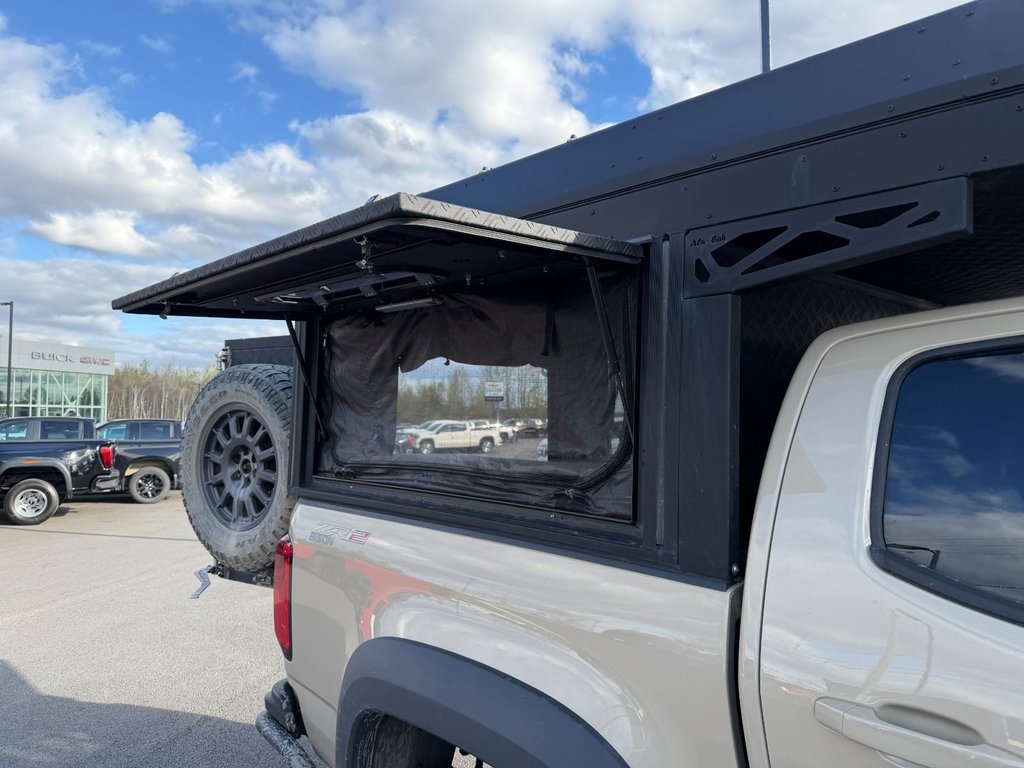 2022 Chevrolet Colorado 4WD ZR2, ALU-CAB, CANOPY CAMPER V6 3.6L OVERLAND in Plessisville, Quebec - 38 - w1024h768px