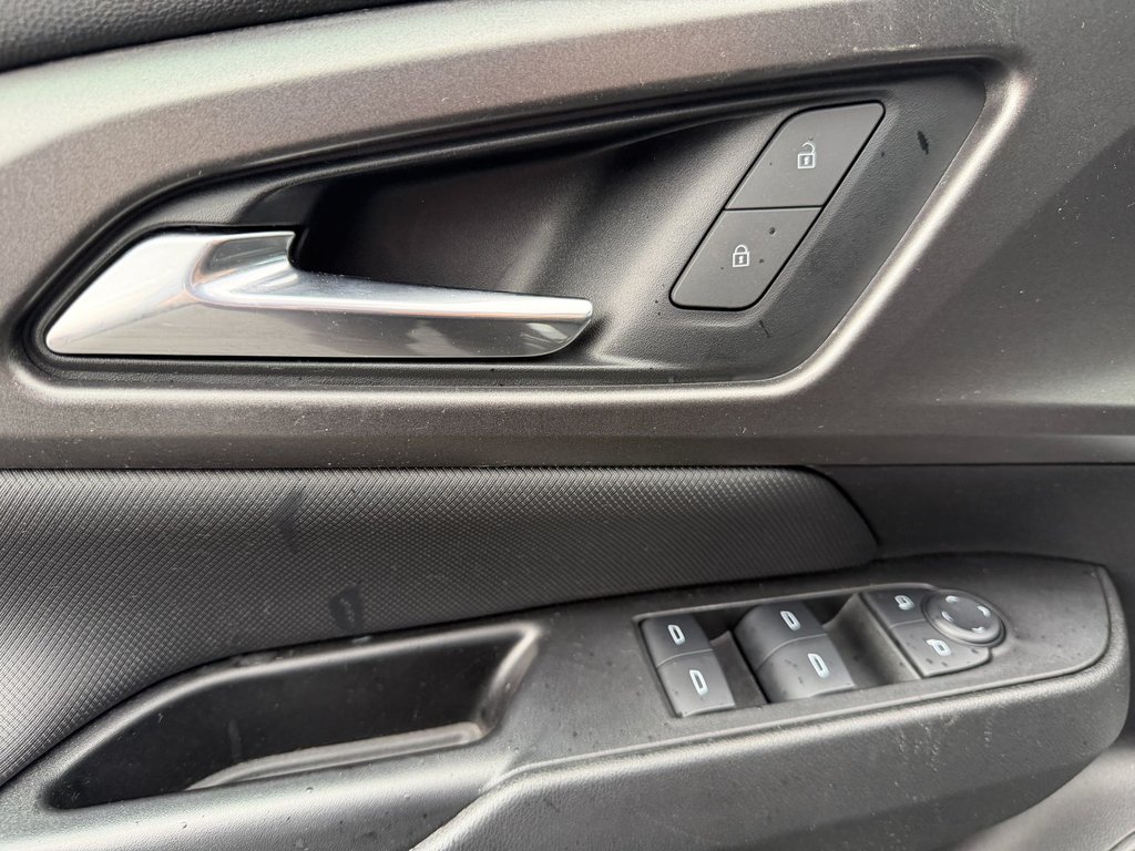 Chevrolet Equinox EV  2025 à Plessisville, Québec - 14 - w1024h768px