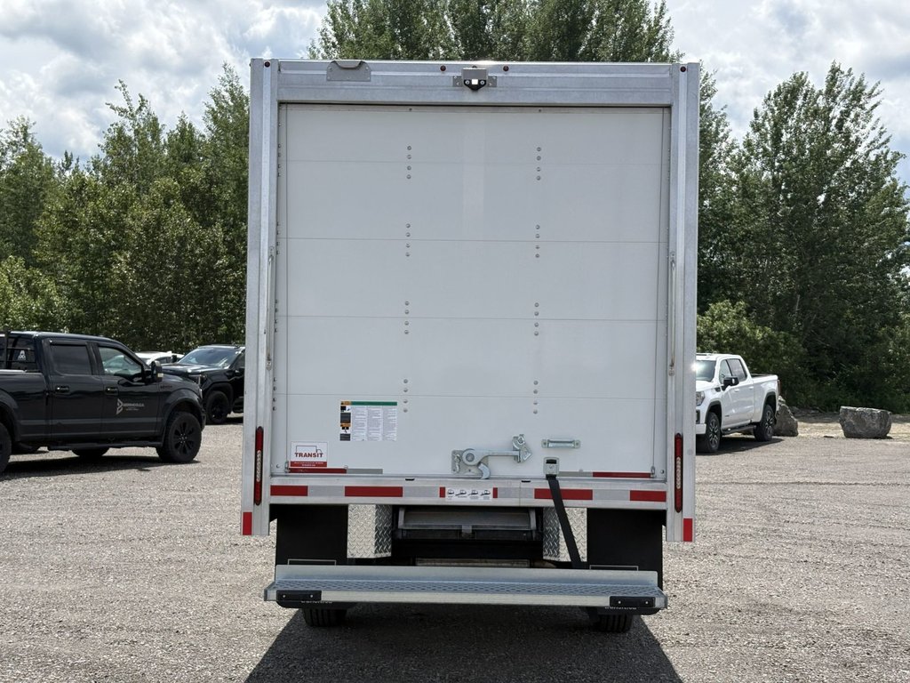 2025 Chevrolet Express Commercial Cutaway CUBE 12 PIEDS, V8 6.6L A GAS, CAMERA !!! in Plessisville, Quebec - 5 - w1024h768px