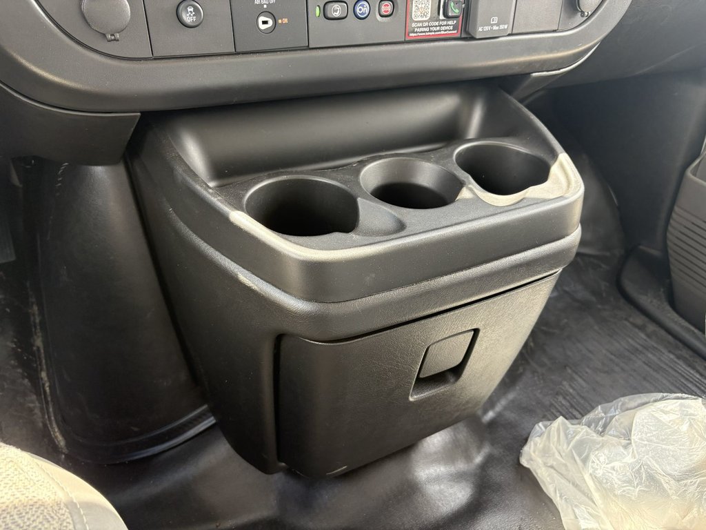 2025 Chevrolet Express Commercial Cutaway CUBE 12 PIEDS, V8 6.6L A GAS, CAMERA !!! in Plessisville, Quebec - 19 - w1024h768px