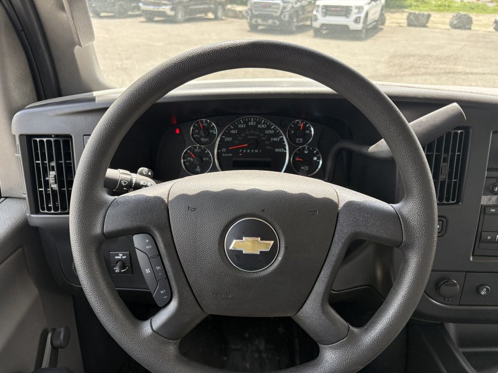 2025 Chevrolet Express Commercial Cutaway CUBE 12 PIEDS, V8 6.6L A GAS, CAMERA !!! in Plessisville, Quebec - 15 - w1024h768px