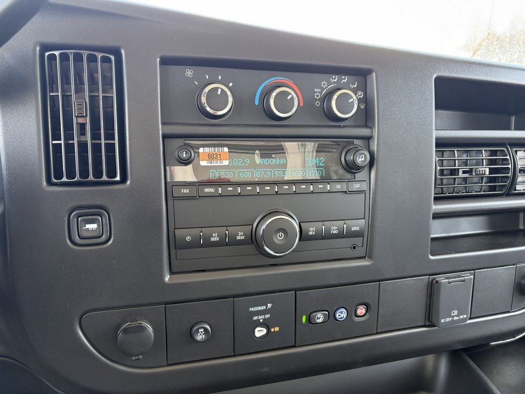 2025 Chevrolet Express Cutaway 3500 WT 139'' in Plessisville, Quebec - 18 - w1024h768px
