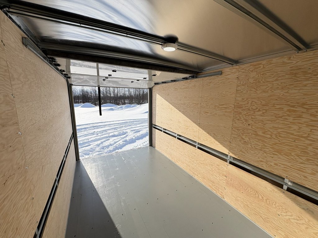 2025 Chevrolet Express Cutaway 3500 WT 139'' in Plessisville, Quebec - 12 - w1024h768px