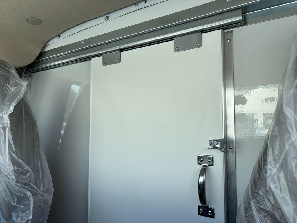 2025 Chevrolet Express Cutaway 3500 WT 139'' in Plessisville, Quebec - 21 - w1024h768px