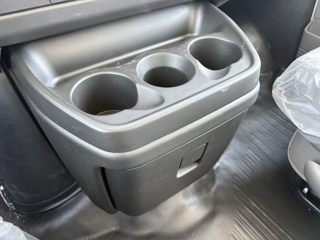 2025 Chevrolet Express Cutaway 3500 WT 139'' in Plessisville, Quebec - 20 - w1024h768px