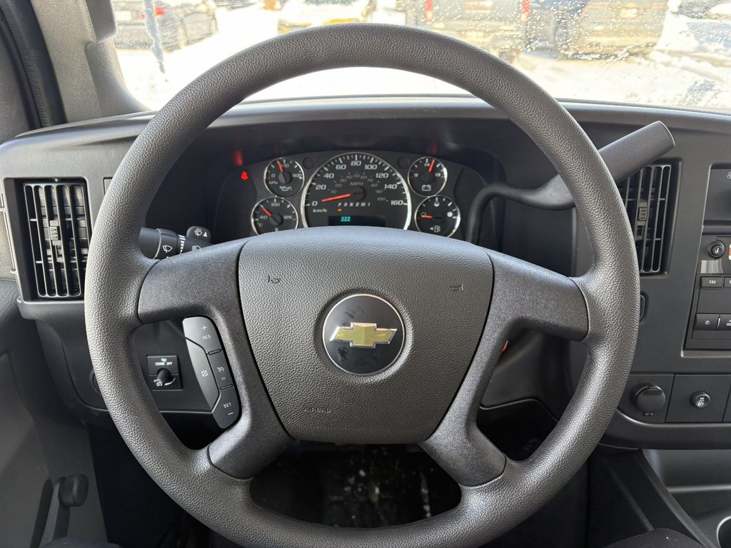 2025 Chevrolet Express Cutaway 3500 WT 139'' in Plessisville, Quebec - 16 - w1024h768px