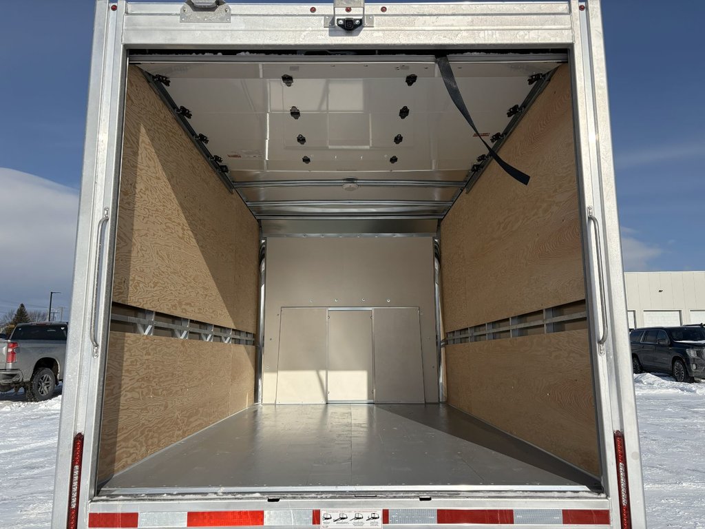 2025 Chevrolet Express Cutaway 3500 WT 139'' in Plessisville, Quebec - 11 - w1024h768px