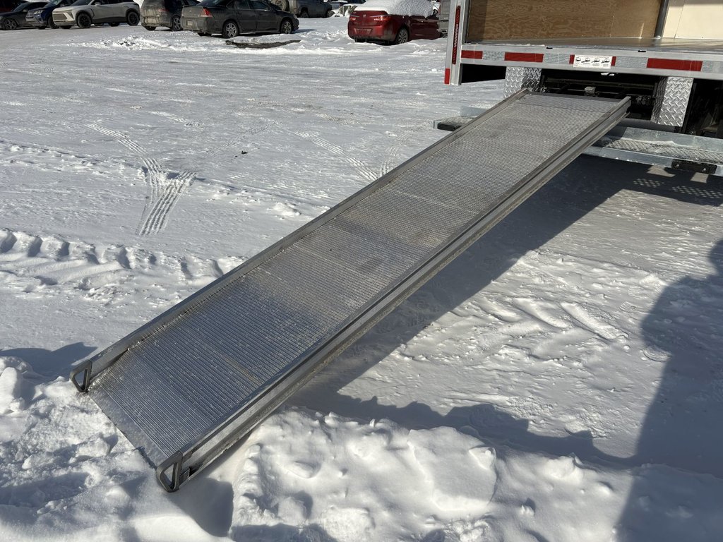 2025 Chevrolet Express Cutaway 3500 WT 139'' in Plessisville, Quebec - 10 - w1024h768px