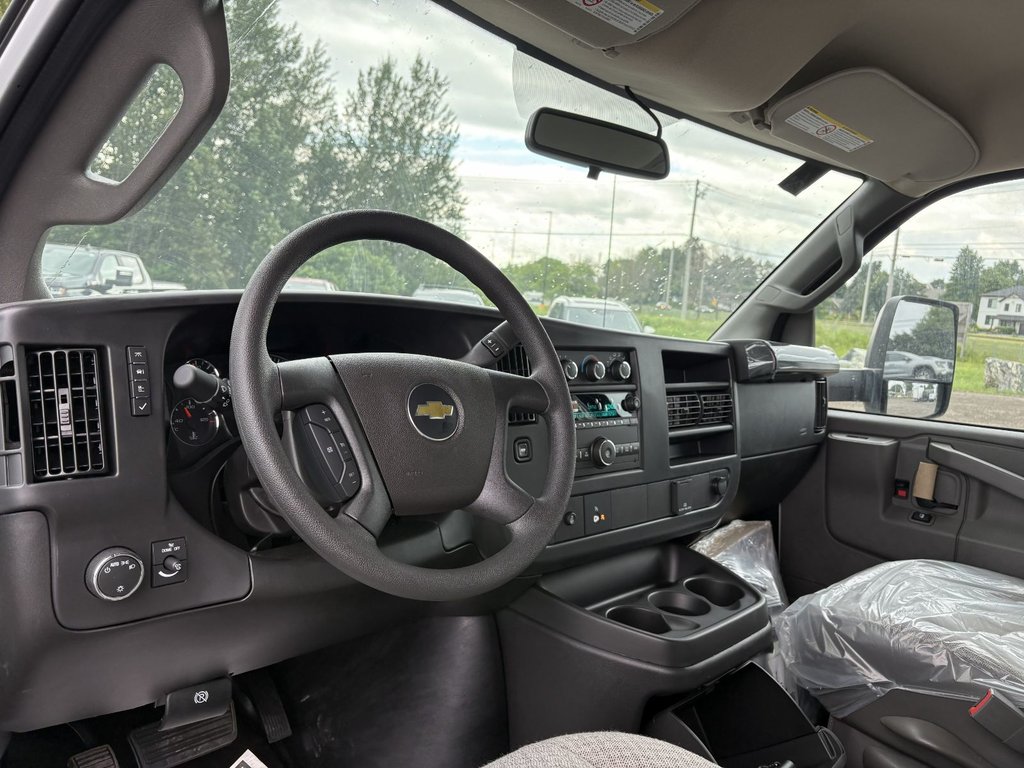 Chevrolet Express Cutaway 3500  2026 à Plessisville, Québec - 14 - w1024h768px