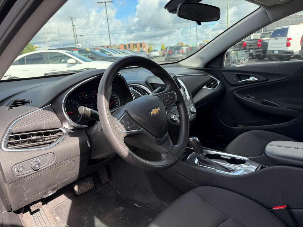 2019 Chevrolet Malibu in Victoriaville, Quebec - 23 - w1024h768px