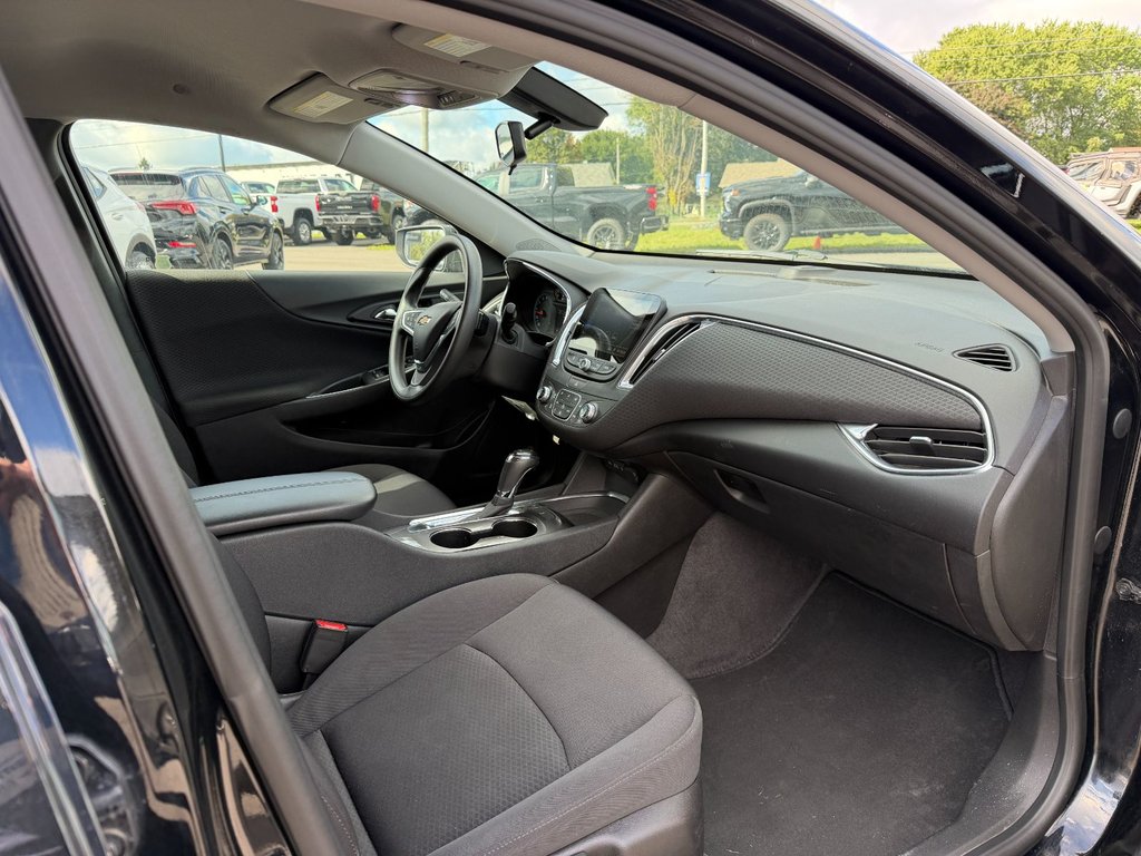 2019 Chevrolet Malibu in Victoriaville, Quebec - 11 - w1024h768px