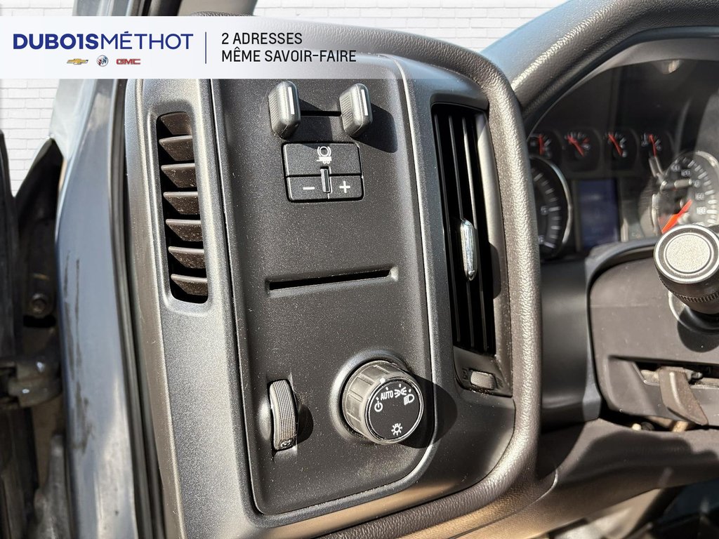 Chevrolet Silverado 1500 LS, CABINE DOUBLE, V8 5.3L, 4X4, 6 PLACES !!! 2016 à Plessisville, Québec - 20 - w1024h768px
