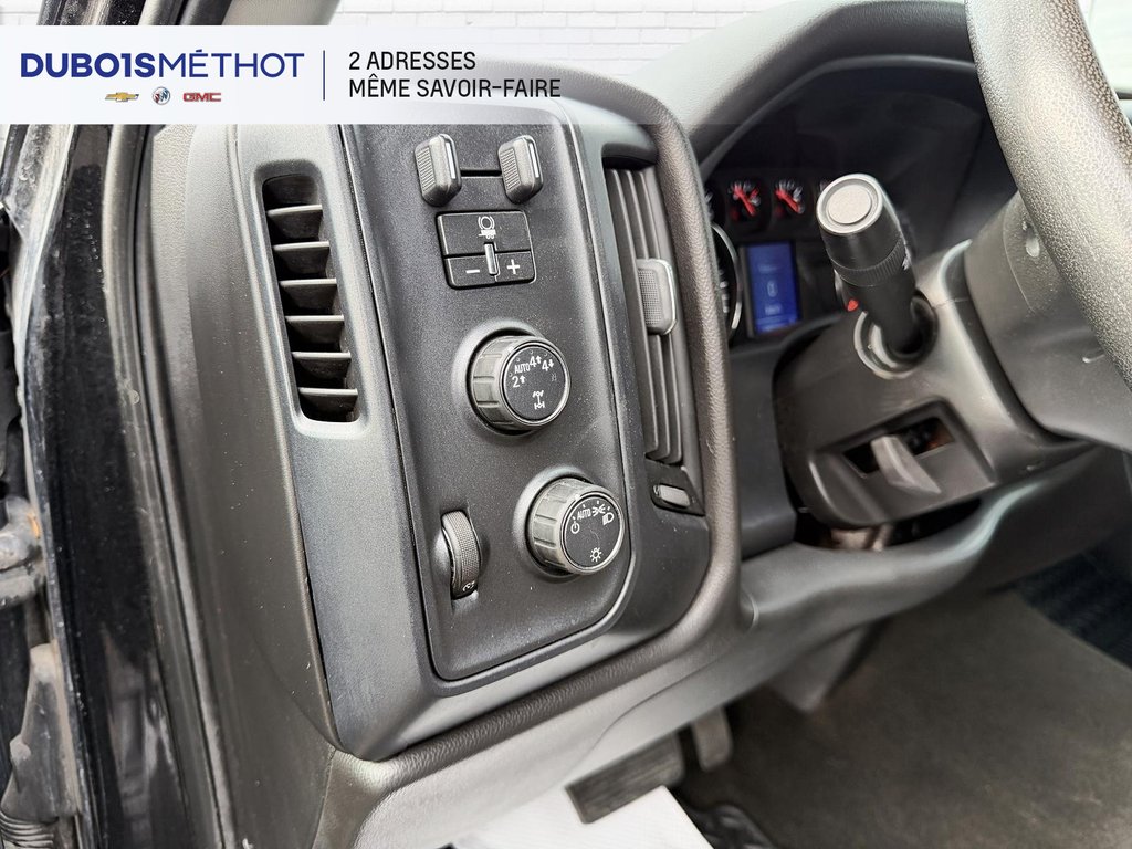 Chevrolet Silverado 1500 CUSTOM, V8 5.3L, DOUBLE CAB, 4X4, 6 1/2 PIEDS !!! 2018 à Victoriaville, Québec - 17 - w1024h768px