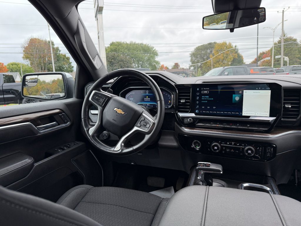 Chevrolet Silverado 1500  2023 à Victoriaville, Québec - 11 - w1024h768px