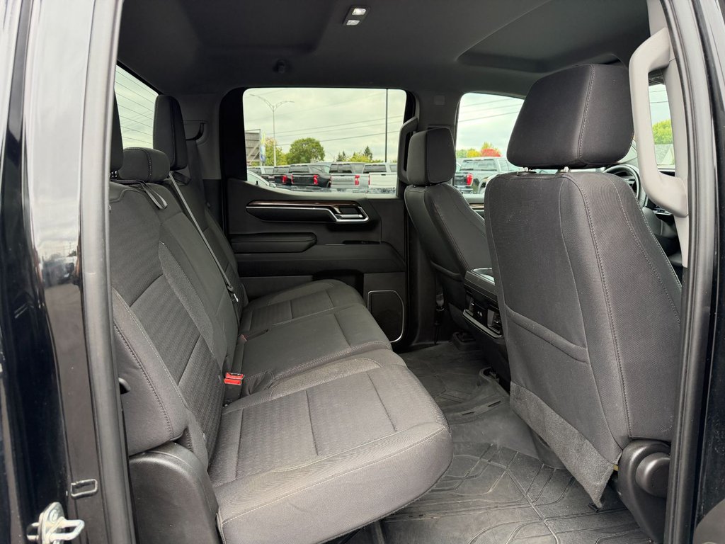 Chevrolet Silverado 1500  2023 à Victoriaville, Québec - 10 - w1024h768px