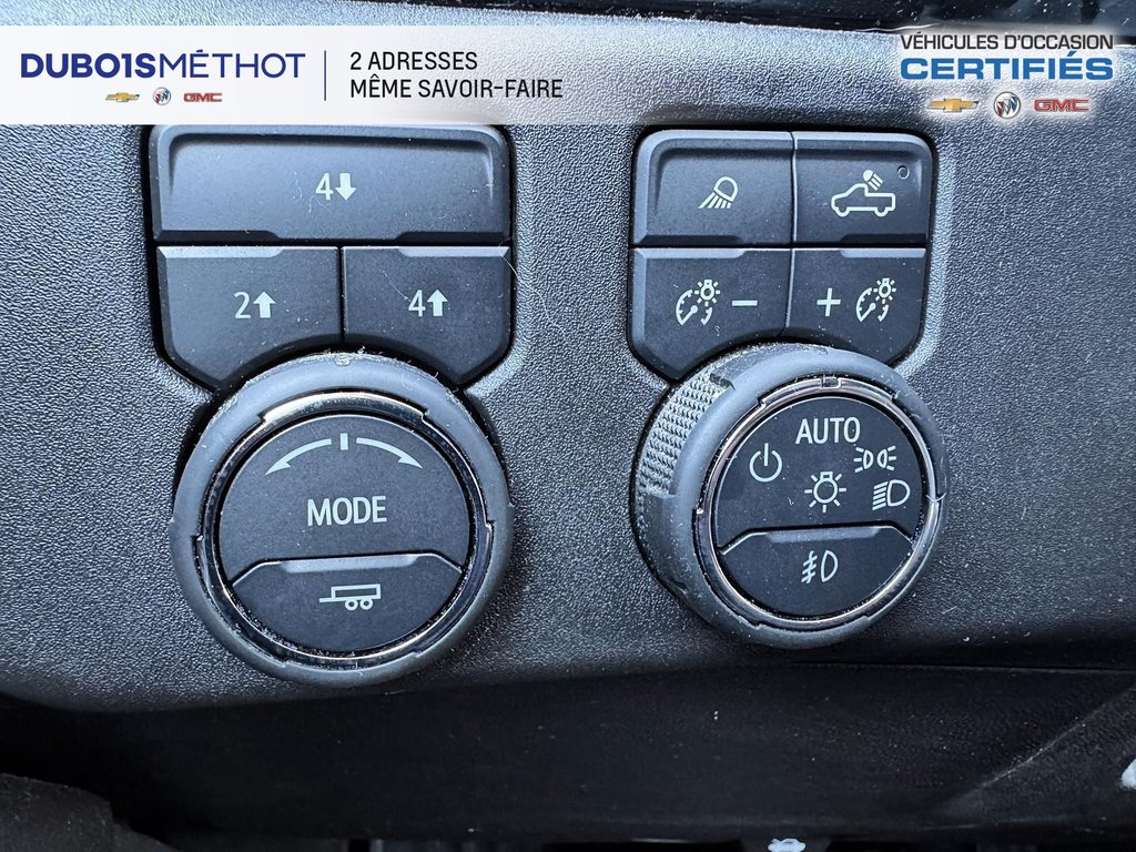 2024 Chevrolet Silverado 2500HD LT, MIDNIGHT, CREW, V8 6.6L, ESSENCE, GAS CUIR 4X4 in Plessisville, Quebec - 25 - w1024h768px