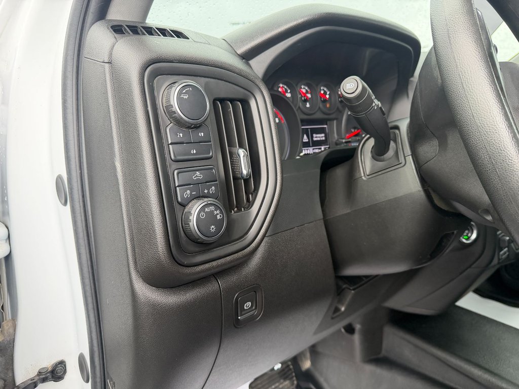 Chevrolet Silverado 2500HD  2024 à Victoriaville, Québec - 17 - w1024h768px