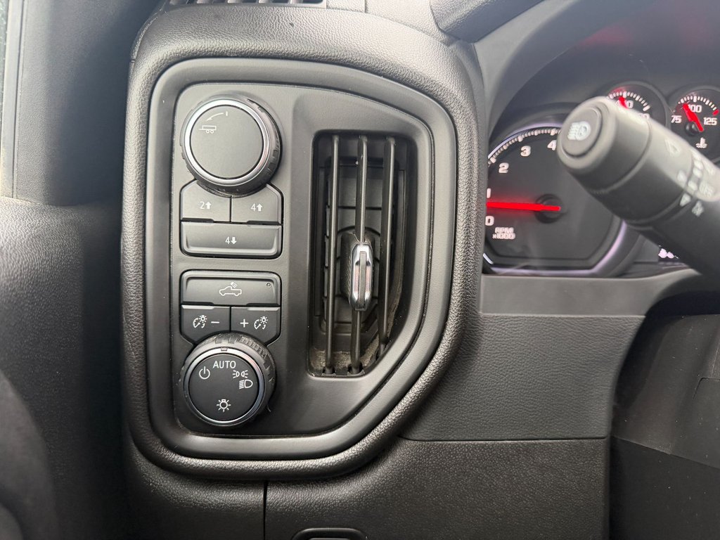 Chevrolet Silverado 2500HD  2024 à Victoriaville, Québec - 24 - w1024h768px
