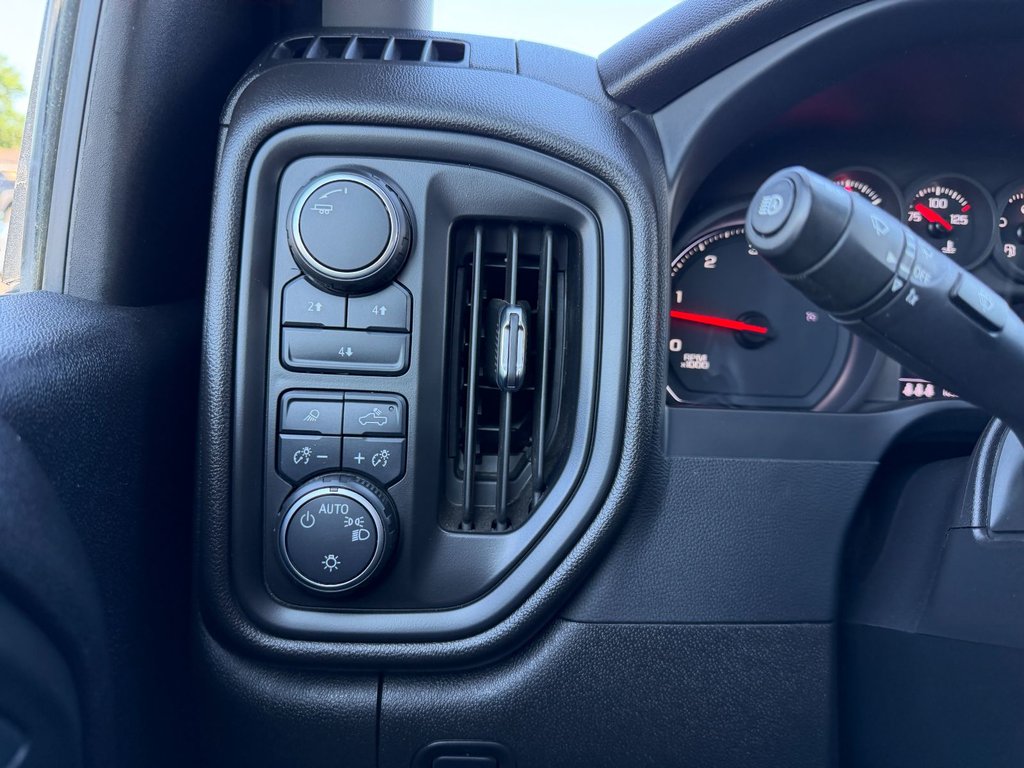 Chevrolet Silverado 2500HD  2024 à Victoriaville, Québec - 24 - w1024h768px