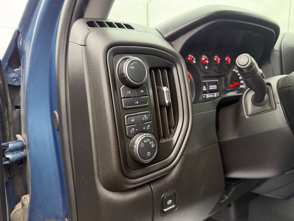 Chevrolet Silverado 2500HD  2024 à Victoriaville, Québec - 22 - w1024h768px