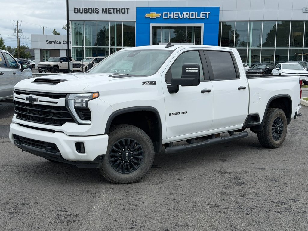 Chevrolet Silverado 3500HD  2024 à Victoriaville, Québec - 1 - w1024h768px