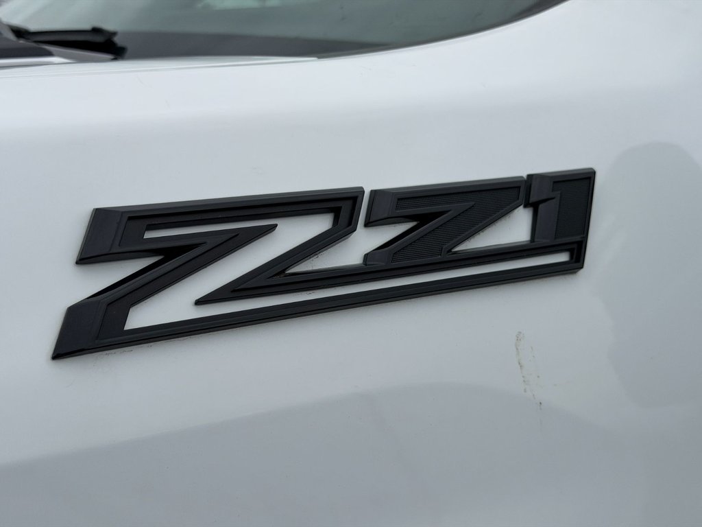 Chevrolet Silverado 3500HD  2024 à Victoriaville, Québec - 2 - w1024h768px