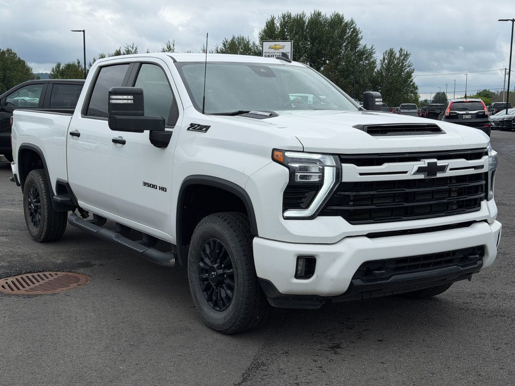 Chevrolet Silverado 3500HD  2024 à Victoriaville, Québec - 10 - w1024h768px