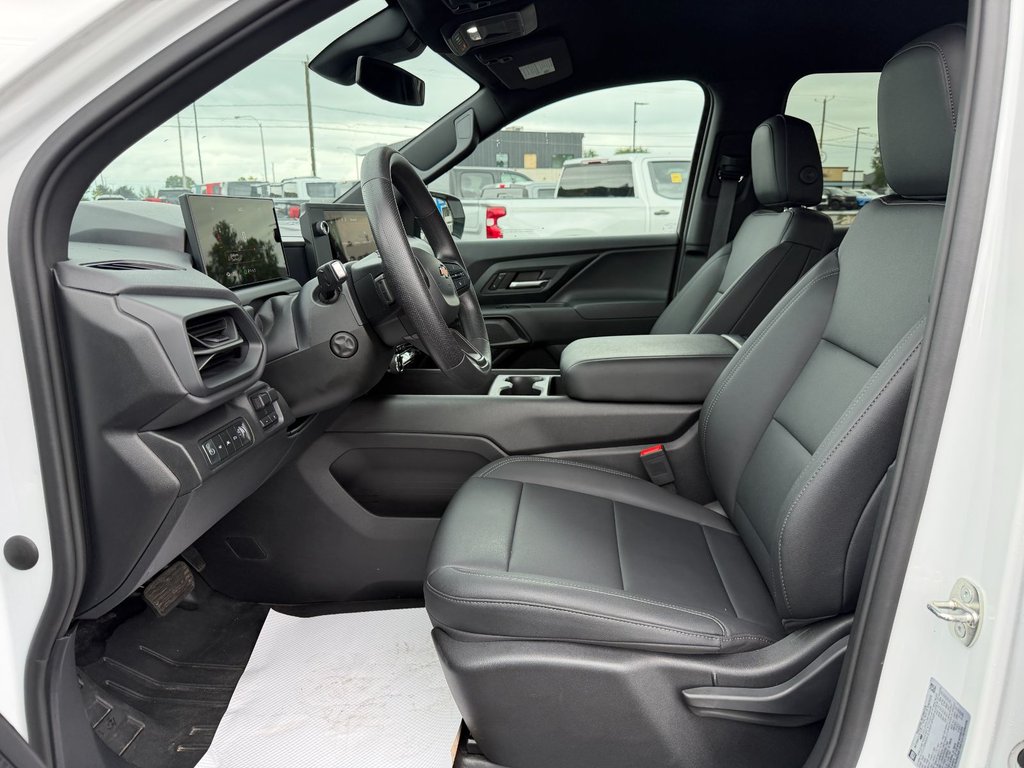 2025 Chevrolet Silverado EV in Plessisville, Quebec - 14 - w1024h768px