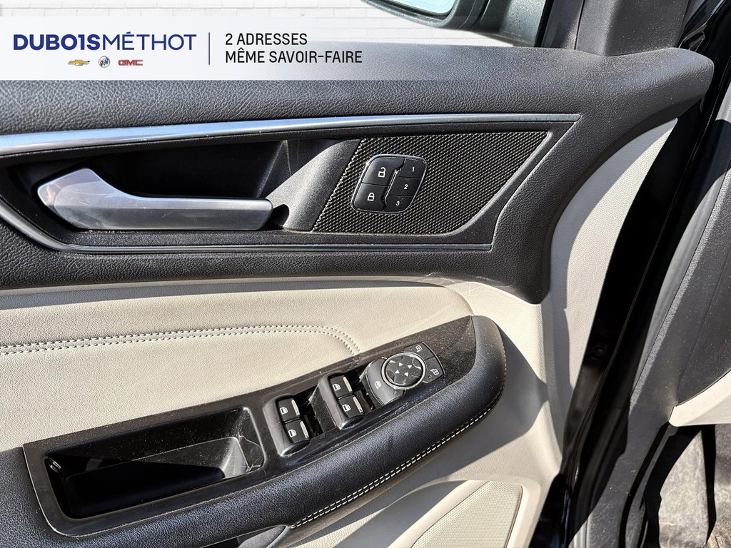 Ford Edge TITANIUM, AWD, TOIT, CUIR, INT BEIGE, V6 3.5L !!! 2016 à Victoriaville, Québec - 10 - w1024h768px