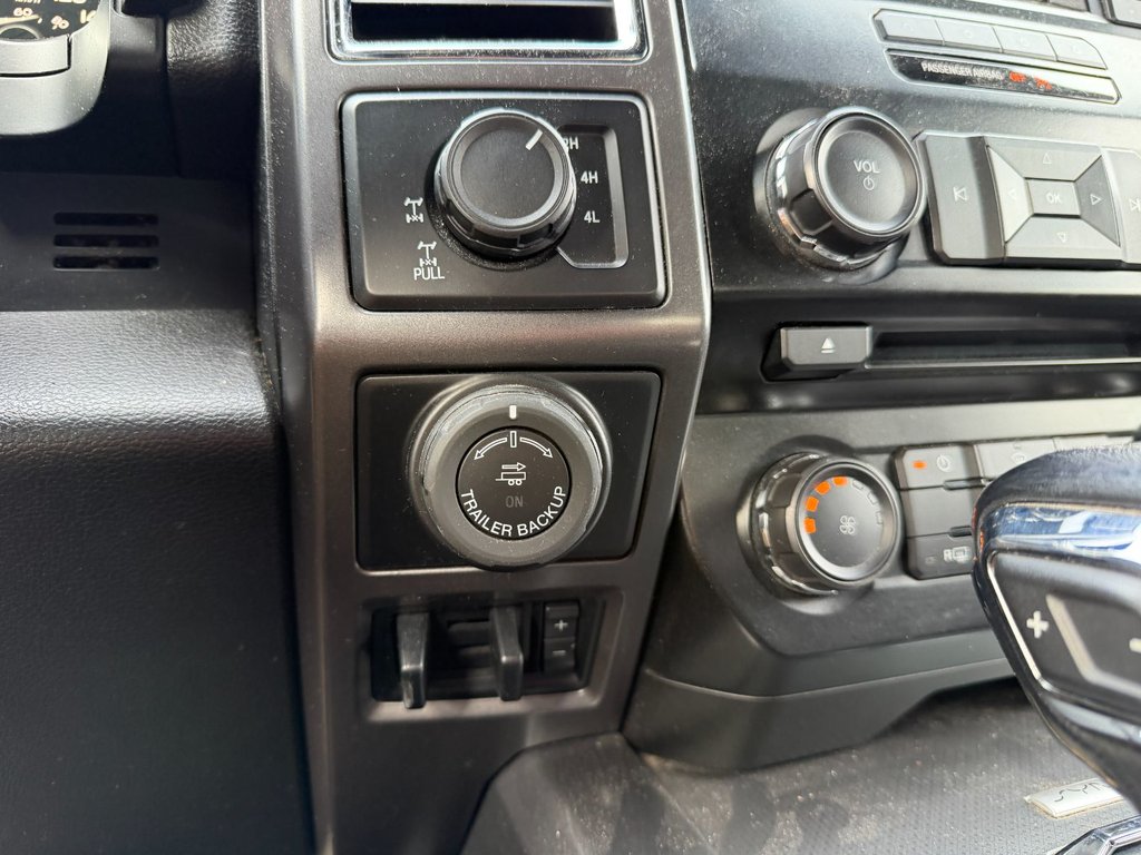2016 Ford F-150 in Victoriaville, Quebec - 24 - w1024h768px