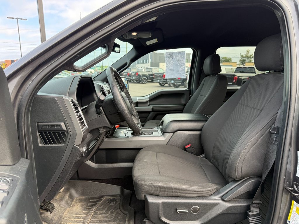 2016 Ford F-150 in Victoriaville, Quebec - 16 - w1024h768px