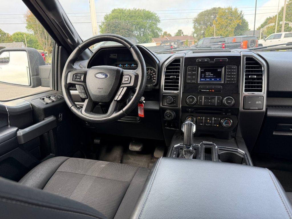 2016 Ford F-150 in Victoriaville, Quebec - 13 - w1024h768px