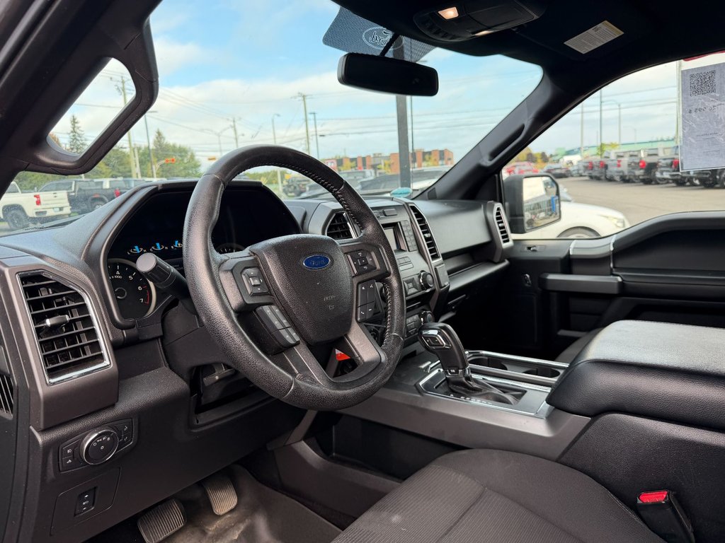 2016 Ford F-150 in Victoriaville, Quebec - 18 - w1024h768px
