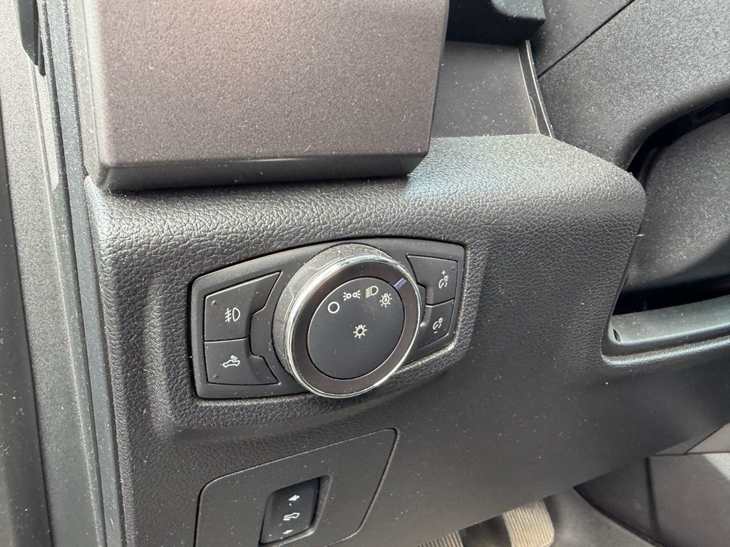 2016 Ford F-150 in Victoriaville, Quebec - 20 - w1024h768px