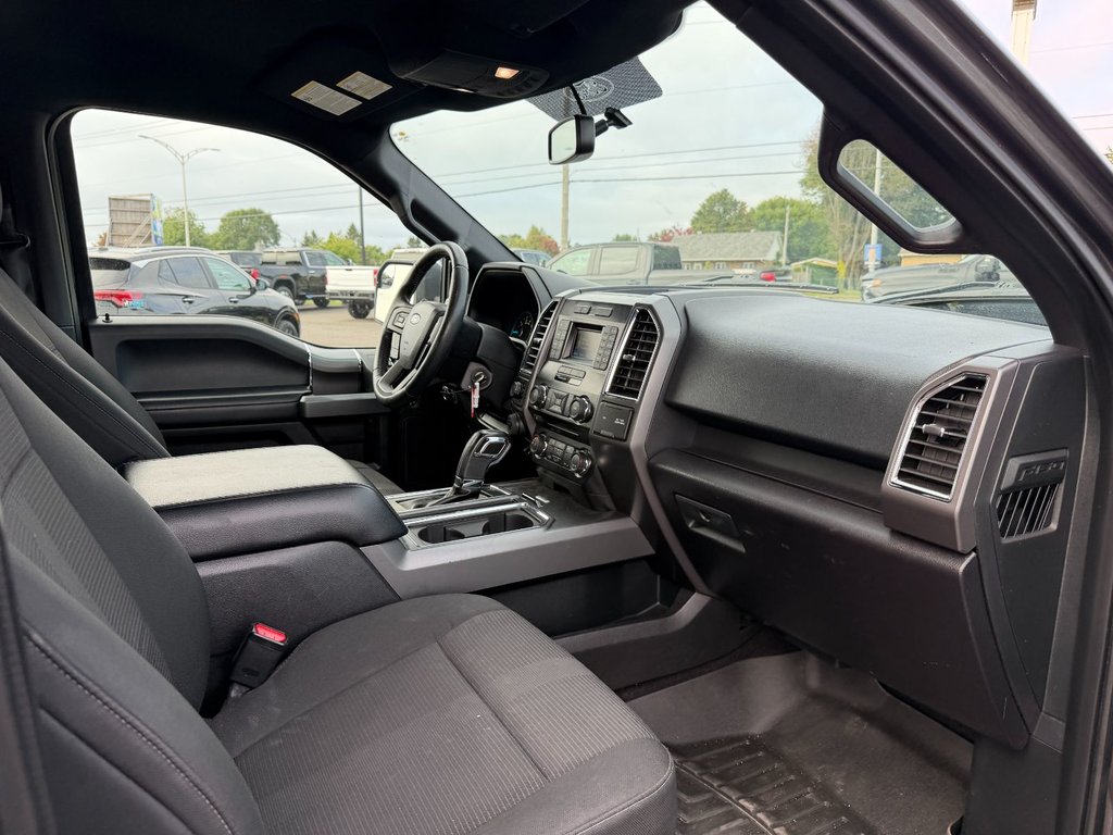2016 Ford F-150 in Victoriaville, Quebec - 15 - w1024h768px