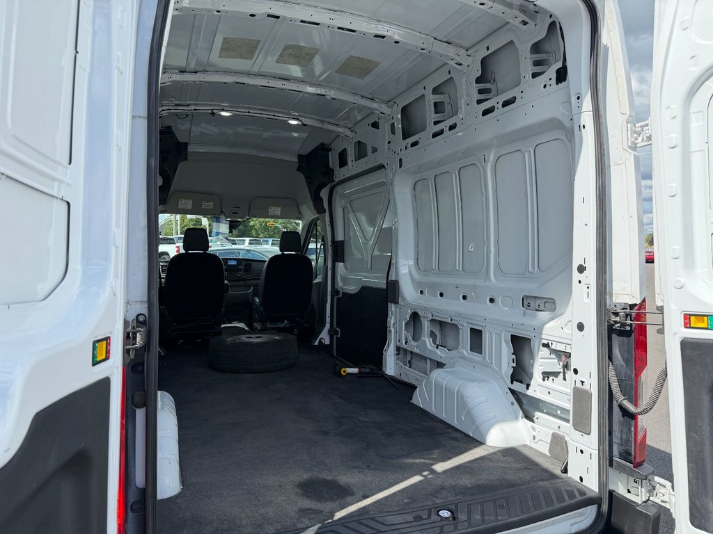 2025 Ford Transit Cargo Van in Victoriaville, Quebec - 8 - w1024h768px