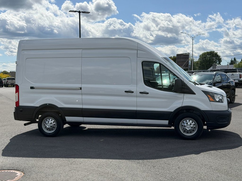 2025 Ford Transit Cargo Van in Victoriaville, Quebec - 6 - w1024h768px
