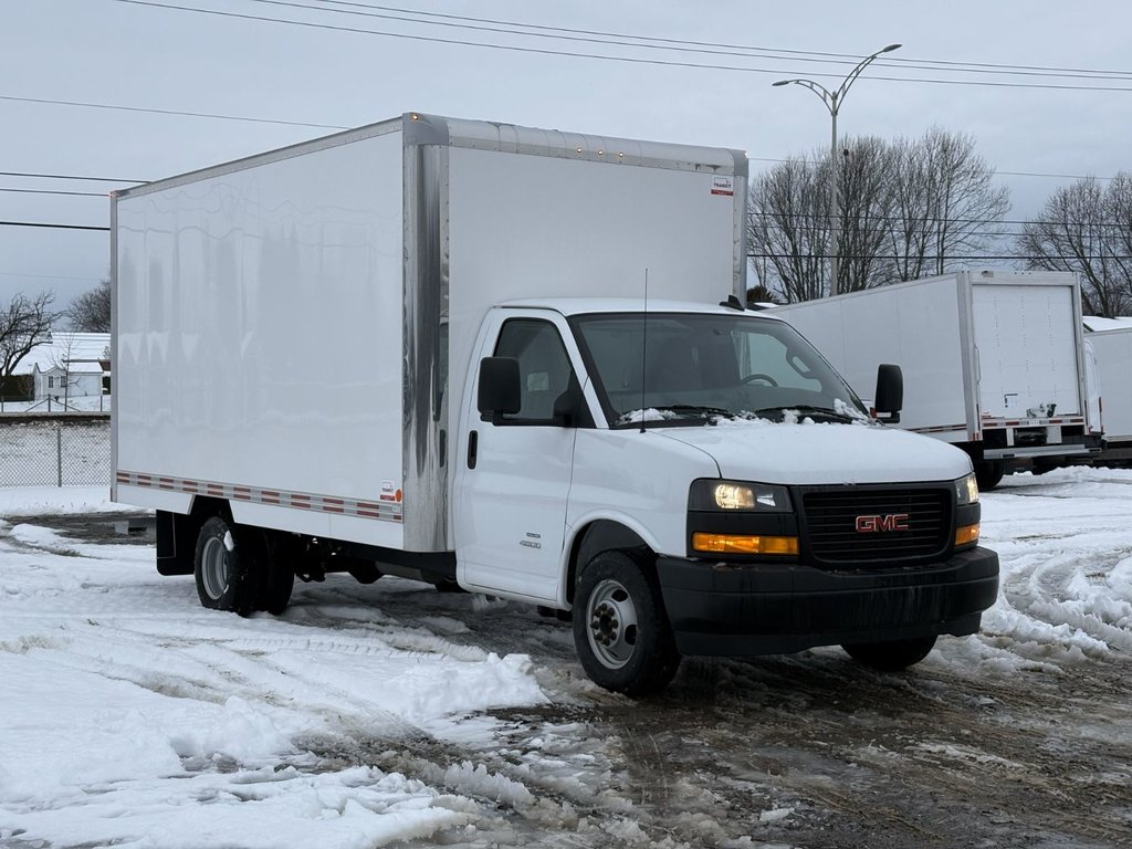 2024 GMC Savana Commercial Cutaway 4500, CUBE 16 PIEDS, V8 6.6L ESSENCE, DOULE ROUES! in Victoriaville, Quebec - 8 - w1024h768px