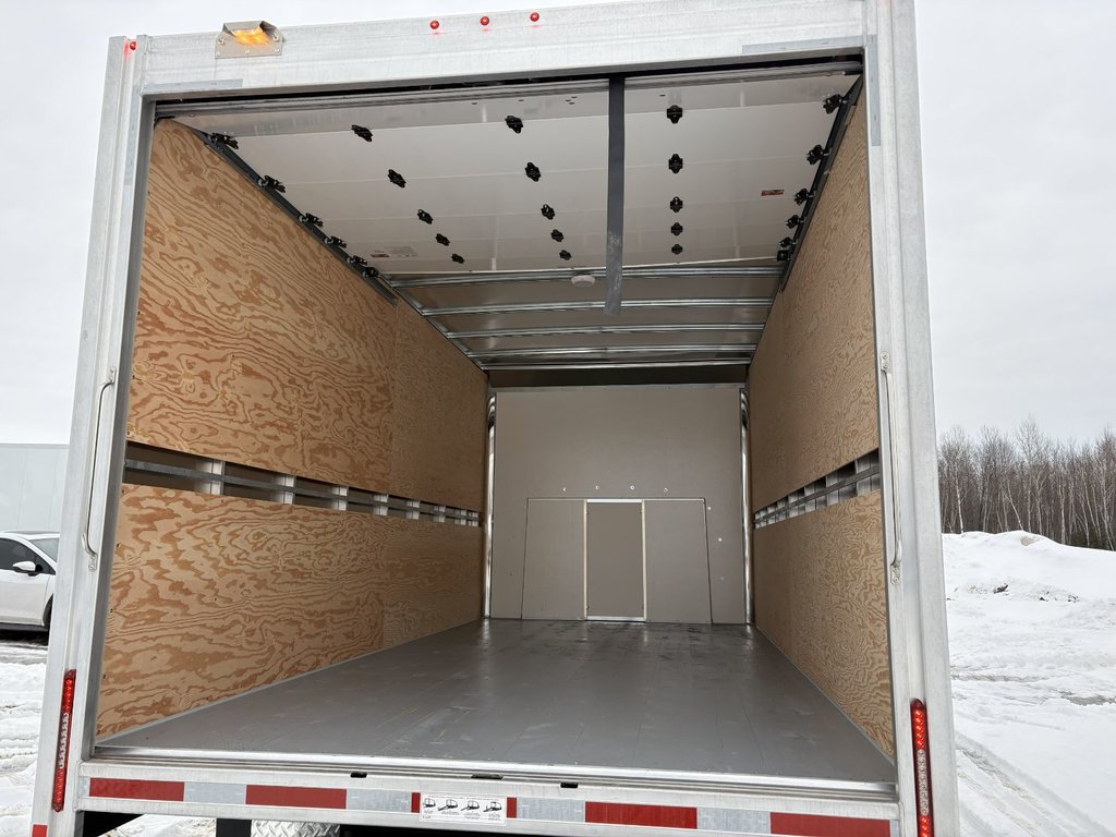 2024 GMC Savana Commercial Cutaway 4500, CUBE 16 PIEDS, V8 6.6L ESSENCE, DOULE ROUES! in Victoriaville, Quebec - 14 - w1024h768px