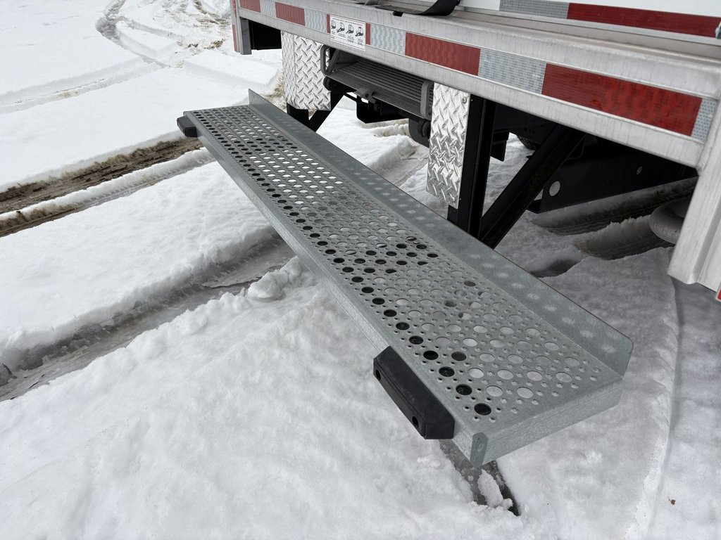 2024 GMC Savana Commercial Cutaway 4500, CUBE 16 PIEDS, V8 6.6L ESSENCE, DOULE ROUES! in Victoriaville, Quebec - 12 - w1024h768px