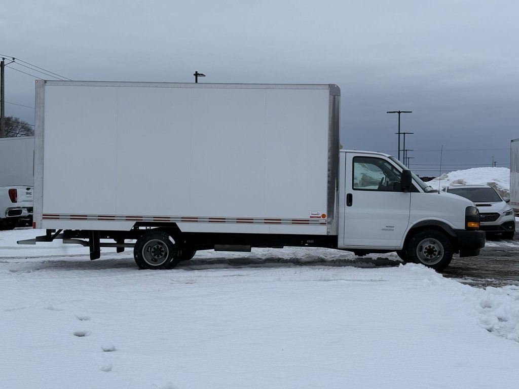2024 GMC Savana Commercial Cutaway 4500, CUBE 16 PIEDS, V8 6.6L ESSENCE, DOULE ROUES! in Victoriaville, Quebec - 7 - w1024h768px