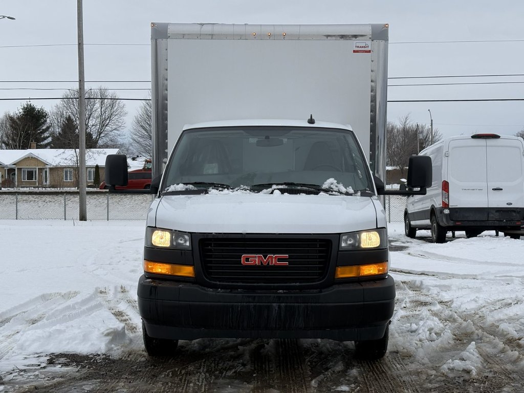2024 GMC Savana Commercial Cutaway 4500, CUBE 16 PIEDS, V8 6.6L ESSENCE, DOULE ROUES! in Victoriaville, Quebec - 2 - w1024h768px