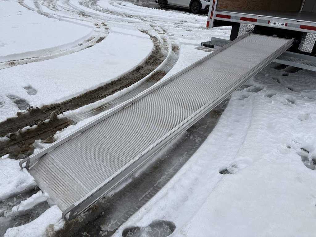 2024 GMC Savana Commercial Cutaway 4500, CUBE 16 PIEDS, V8 6.6L ESSENCE, DOULE ROUES! in Victoriaville, Quebec - 13 - w1024h768px