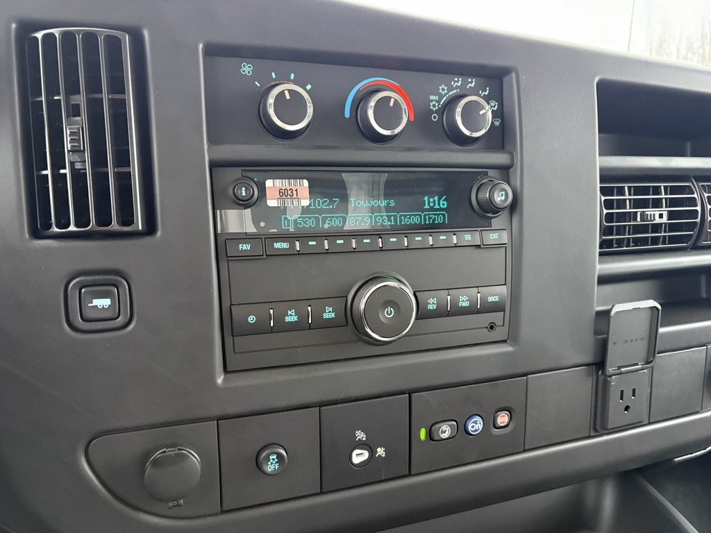 2024 GMC Savana Commercial Cutaway 4500, CUBE 16 PIEDS, V8 6.6L ESSENCE, DOULE ROUES! in Victoriaville, Quebec - 22 - w1024h768px
