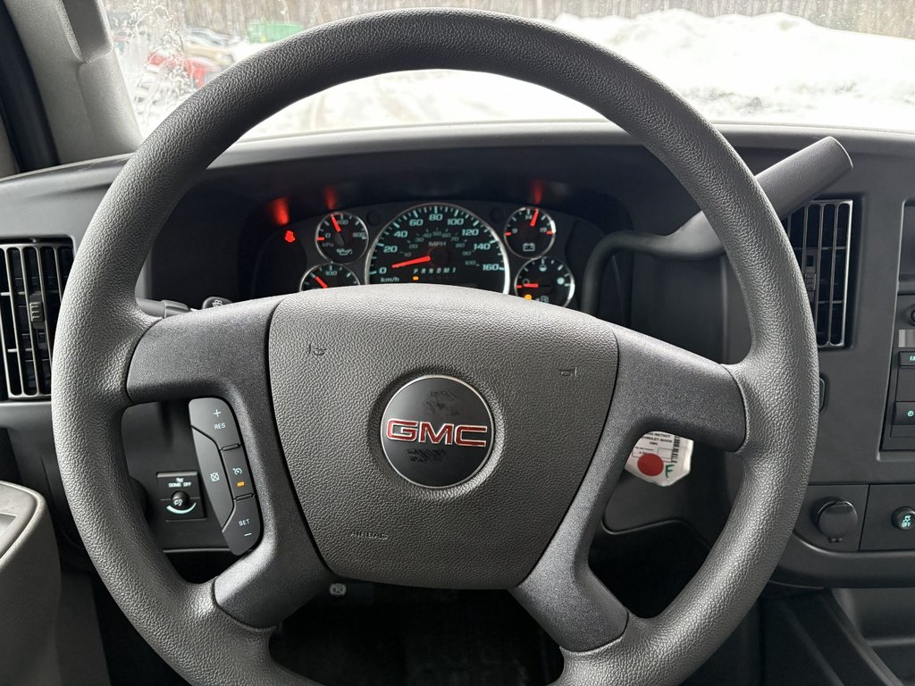 2024 GMC Savana Commercial Cutaway 4500, CUBE 16 PIEDS, V8 6.6L ESSENCE, DOULE ROUES! in Victoriaville, Quebec - 20 - w1024h768px