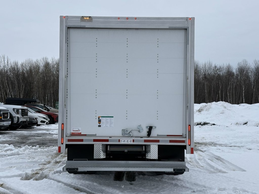 2024 GMC Savana Commercial Cutaway 4500, CUBE 16 PIEDS, V8 6.6L ESSENCE, DOULE ROUES! in Victoriaville, Quebec - 5 - w1024h768px