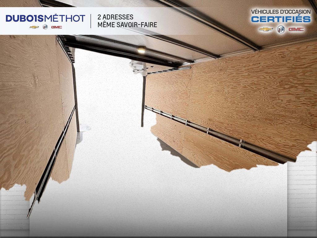 2024 GMC Savana Commercial Cutaway 4500, CUBE 16 PIEDS, V8 6.6L ESSENCE, DOULE ROUES! in Victoriaville, Quebec - 15 - w1024h768px