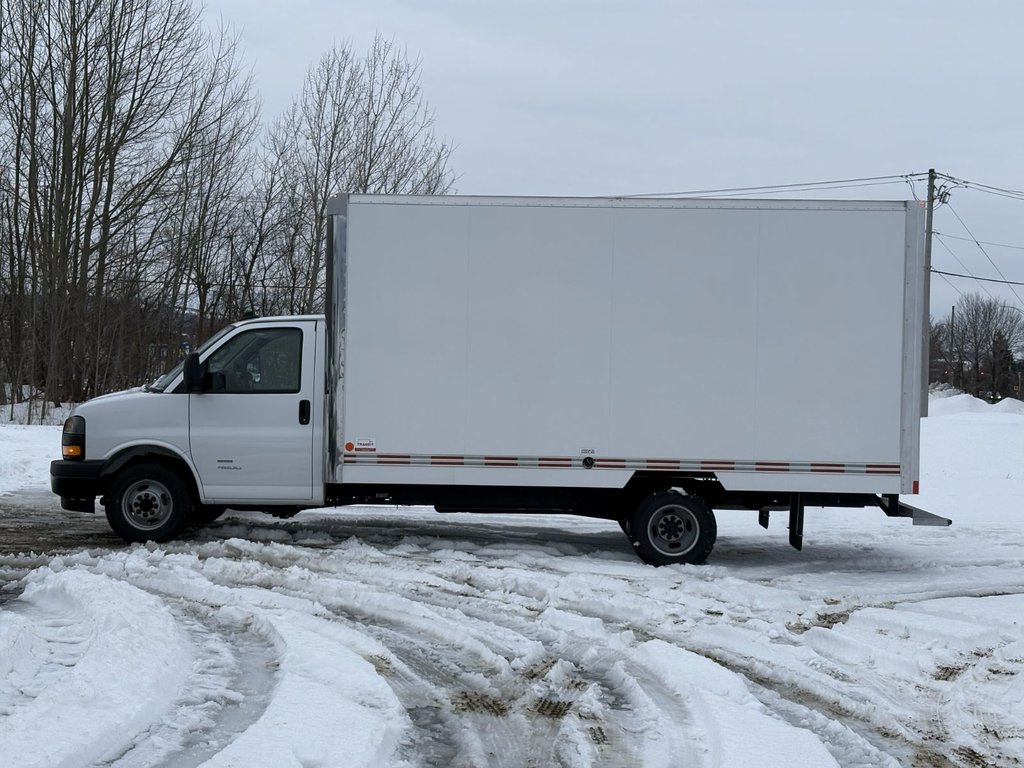 2024 GMC Savana Commercial Cutaway 4500, CUBE 16 PIEDS, V8 6.6L ESSENCE, DOULE ROUES! in Victoriaville, Quebec - 3 - w1024h768px