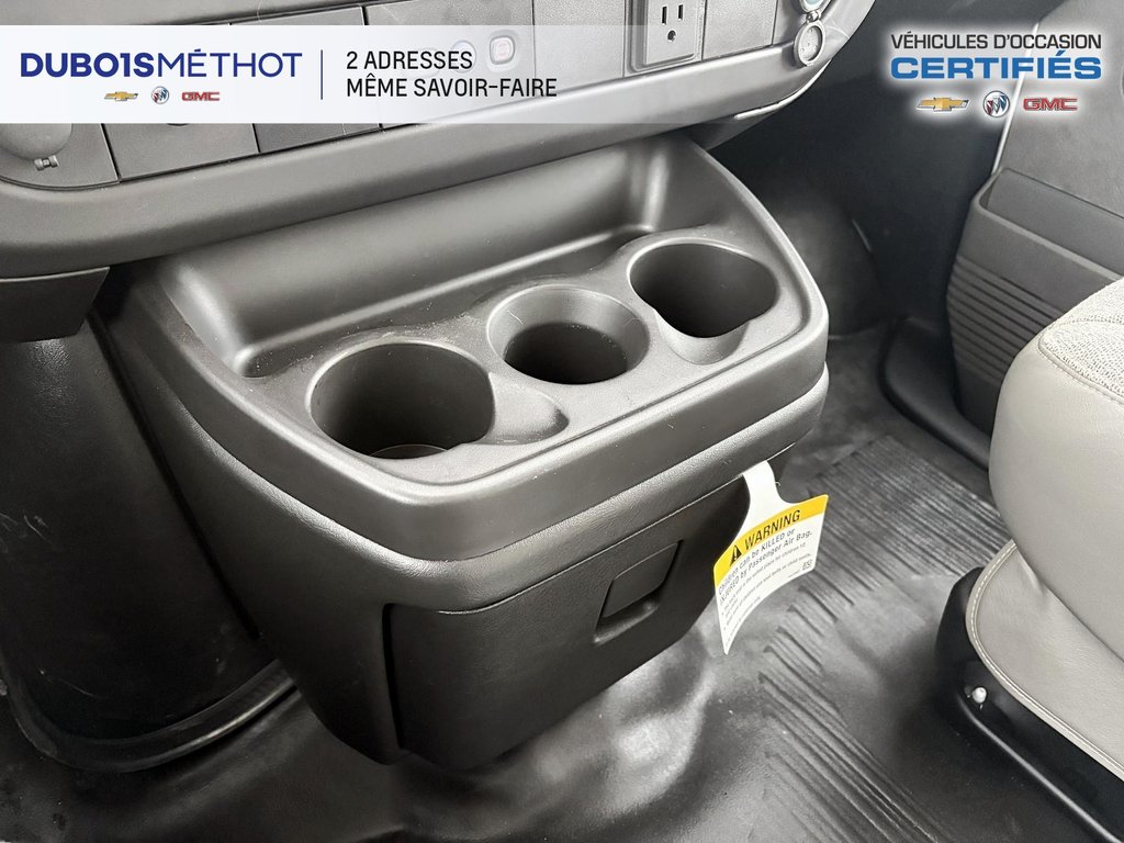 2024 GMC Savana Commercial Cutaway 4500, CUBE 16 PIEDS, V8 6.6L ESSENCE, DOULE ROUES! in Victoriaville, Quebec - 24 - w1024h768px